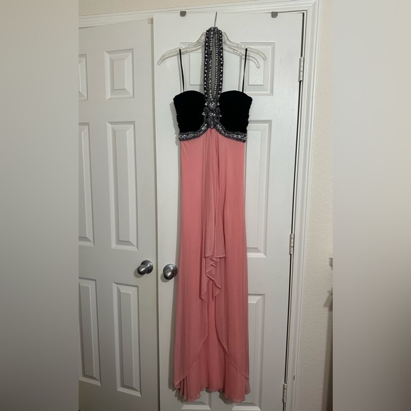 Formal long coral dress 🍑 with jewels detailing . Halter top 👗 - Picture 1 of 8